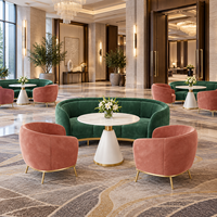 Meubles de hall d'hôtel sur mesure, canapé incurvé rembourré, fauteuil lounge et ensemble de table basse ronde pour projets hôteliers