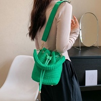 Nouvelles Tendances : Sacs Seau Classiques Colorés, Petits Sacs à Main Tendance pour Femmes, Sacs à Bandoulière en Velours pour Dames, Sacs à Main et Sacs à Main 2026