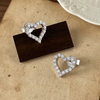 Boucles d'oreilles clous en argent sterling 925, motif cœur ajouré, serties de moissanite couleur D VVS1, pour femme, collection très prisée
