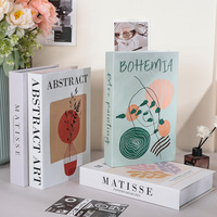 Décoration d'intérieur moderne et minimaliste : Ornement illustré bohème sur le thème des plantes/fleurs, idéal pour les salles modèles et hôtels.