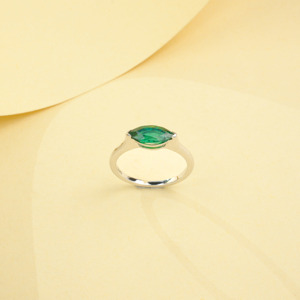 Exquisite Lab-Grown <b>Emerald</b> <b>Ring</b> in S925 Sterling <b>Silver</b> - Product Image 2
