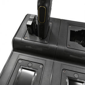 Estación de Carga de 6 Puertos ETMY de 14V, Material ABS, para Radios Serie SL, con Adaptador de Corriente USB y Protección Contra Sobrecarga - Product Image 3