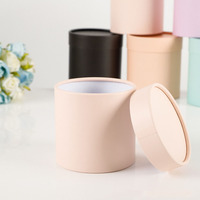 Boîte à fleurs en carton Portable petite conception de cylindre rose blanc pur très populaire pour l'emballage de bouquet gaufrage de revêtement UV