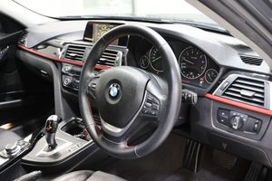 Sedán de Lujo Barato, BMW Serie 3 en Venta, Diseño Elegante, Sistema de Frenado Avanzado, Alta Seguridad, Selección de Autos Usados, Oferta Global - Product Image 6