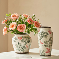 Vase à fleurs en céramique de style pastoral rétro, motif papillon bleu et blanc, glaçure craquelée faite à la main, décoration de table de luxe
