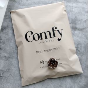 Sacs en polyéthylène de luxe personnalisés avec logo imprimé, biodégradables et recyclables, pour chaussettes, chaussures et fourrures - Product Image 1