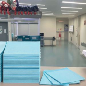 Protège-matelas absorbant jetable pour adultes, idéal pour l'incontinence - Product Image 2