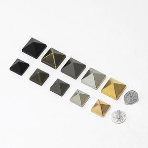 Juego de Botones Acrílicos Electrochapados Multicolor y Remaches Piramidales: Estilo Boutique para Uso Decorativo - Product Image 1