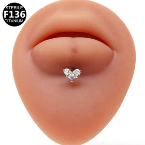 Boucles d'oreilles en titane F136, forme cœur, serties de zircon, pour piercing d'oreille, usage quotidien - Product Image 4