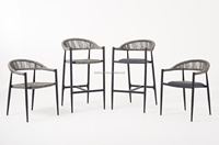 Tabouret haut en rotin et aluminium de qualité supérieure avec table assortie, mobilier durable pour restaurant, espace de comptoir intérieur