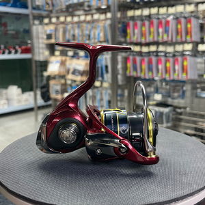 Vente flash <span class=keywords><strong>Moulinet</strong></span> de pêche <span class=keywords><strong>Daiwa</strong></span> 21 Salamandura Air LT, <span class=keywords><strong>moulinet</strong></span> à lancer et à spinning combinés pour la pêche en eau douce et en eau salée - Product Image 4