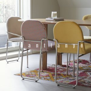 Sedia da Pranzo in Stile Nordico Trendy, Design Moderno di Lusso Leggero, Schienale in Pelle, Telaio in <span class=keywords><strong>Legno</strong></span> Massello, Gambe in Metallo, per Piccoli Appartamenti - Product Image 1
