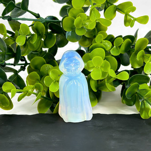 Vendita calda naturale intagliato a mano artigianato di cristallo fantasma pietra di guarigione nera ossidiana opalite fantasma con mantello cappotto per la decorazione - Product Image 3