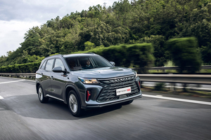 DFSK Motor, Especificaciones GCC, Autos en Venta, <span class=keywords><strong>Glory</strong></span>/<span class=keywords><strong>Fengon</strong></span> 600, Motor 1.5 Turbo de 135 kw, Transmisión Automática, 6/7 Asientos, SUV a Gasolina - Product Image 5