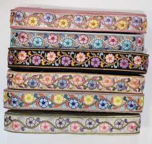 Vente en gros de dentelle en maille 100% coton, style ethnique vintage, décorée de sequins brodés floraux faits à la main, colorée - Product Image 2