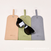 Pochette de rangement pour lunettes et bijoux en microfibre avec bouton-pression, logo personnalisable, un indispensable pour les voyages et les cadeaux.