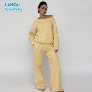 Ensemble de vêtements pour femmes, design personnalisé, ensembles de salon, coton confortable, sweat-shirts amples à épaules dénudées et pantalons de survêtement larges assortis - Product Image 4