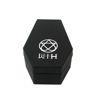 Boîte d'emballage personnalisée en carton noir en forme de cercueil gothique avec insert en mousse pour bijoux, épingles de revers et cadeaux