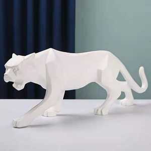 Vente en gros de décoration de table <span class=keywords><strong>panthère</strong></span> <span class=keywords><strong>noire</strong></span> de luxe personnalisée Sculpture en résine Décoration d'intérieur Statue léopard Figurine motif animal - Product Image 3