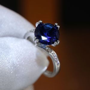 Anello Minimalista ed Elegante per Donna, Gioiello Semplice e Distintivo - Product Image 1