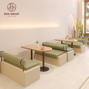 Ensemble de meubles modernes pour restaurant, tables carrées en bois avec pieds en métal, fauteuils simples blanc crème et canapé booth vert - Product Image 4