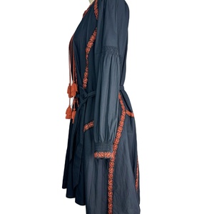 กระโปรงยาวปานกลางลายดอกไม้สไตล์เรโทรปักลายสำหรับผู้หญิง แขนยาว ดีไซน์ใหม่ แรงบันดาลใจจากงานอุตสาหกรรมหนัก ผลิตจากผ้าชีฟอง - Product Image 2