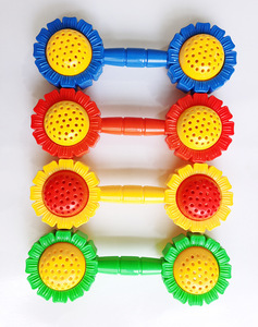 Venta al por mayor de sonajeros de flores de plástico coloridos, campanas de mano para niños, instrumentos musicales de juguete, juguetes sonajeros que traen alegría para bebés. - Product Image 3