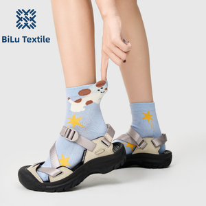 BiLu Chaussettes pour femmes à motifs d'animaux de dessin animé, chaussettes en coton doux et respirant, chaussettes à motifs à la mode, parfaites pour les tenues quotidiennes - Product Image 1