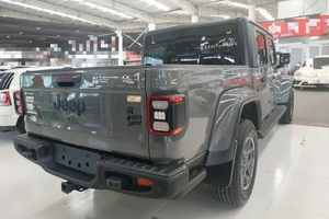 Jeep <span class=keywords><strong>Gladiator</strong></span> de Bajo <span class=keywords><strong>Precio</strong></span>, Gasolina 3.6, Camioneta Usada, 4x4, 4 Asientos - Product Image 2