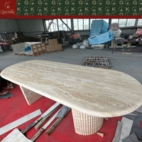 Table à manger ovale en travertin super blanc GOLDKING, table à piétement cannelé, mobilier design OEM ODM