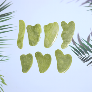 Juego de <span class=keywords><strong>jade</strong></span> verde Gua Sha, masajeador Facial de piedra Natural suave, raspador, herramienta de masaje todo en uno para la relajación del cuerpo, la cara y el cuello - Product Image 6