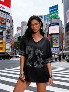 T-<span class=keywords><strong>shirt</strong></span> à col en V pour <span class=keywords><strong>femme</strong></span> avec strass, décontracté, sportif, doux pour la peau, respirant, surdimensionné, fourni directement par l'usine - Product Image 3