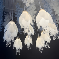 Décoration et fournitures de mariage : Lustre magnolia 10 têtes luxueux pour salle de mariage, Lumière décorative créative en acrylique, Éclairage de mise en scène de mariage, Vente en gros