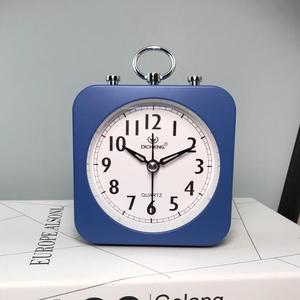 Mode Eenvoudige kleine wekker Slaapkamer Nachtkastje Stille bureauklok Hangbare positioneerbare wekker voor thuiskantoor Bureau Cadeau - Product Image 4