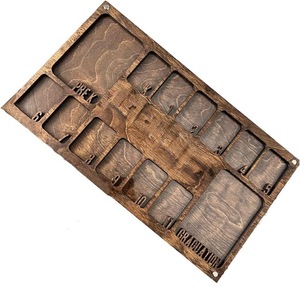 Marco de fotos de madera para el año escolar, diseñado para exhibir recuerdos desde la preescolar hasta la graduación en una cronología cálida y significativa. - Product Image 6