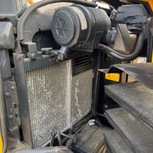 Miniexcavadora Komatsu PC30MR Usada de 3 Toneladas con Giro Cero para Demolición en Interiores y Trabajos de Jardinería - Product Image 6