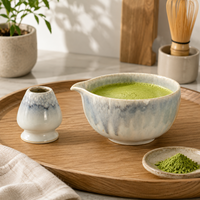 Bol à matcha en céramique rose classique avec logo personnalisé, en forme de cœur rouge, avec bec verseur pour les amateurs de matcha