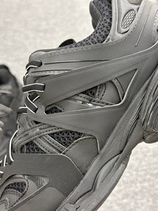 Chaussures décontractées de luxe de marque avec semelles en caoutchouc et tige en cuir. Chaussures de sport pour hommes et femmes. Chaussures de marche. - Product Image 2