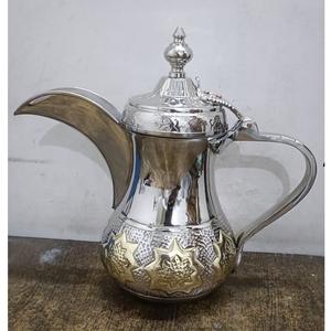 Cafetera de cobre y latón de Metal indio de estilo moderno Dallah con acabado dorado en relieve, último recuerdo para uso en el hogar y el restaurante - Product Image 4