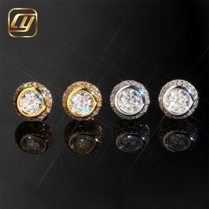 Boucles d'oreilles clous de luxe en argent 925 avec diamants Moissanite VVS taille brillant, plaqué or 18 carats, sertissage griffe, bijoux unisexe pour usage quotidien - Product Image 2