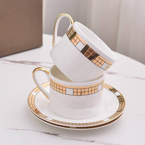 Vente flash : Ensemble de tasses à thé et soucoupes en porcelaine rouge et bleue de luxe européenne pour le café et le thé de l'après-midi - Product Image 5