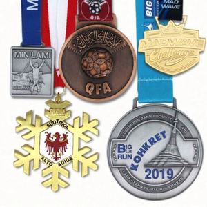 Prix d'usine, conception personnalisée, médaille de sport en alliage de zinc 3D dorée, médaille de marathon, ruban inclus - Product Image 3