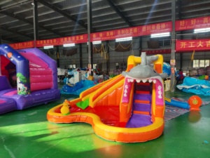 Piscine gonflable en forme de requin avec <span class=keywords><strong>toboggan</strong></span> gonflable pour l'été - Product Image 2