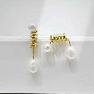 Precio de fábrica, pendientes de plata de ley 925 con perlas únicas, nueva moda 2026, delicados pendientes asimétricos de oro rosa para niñas pequeñas - Product Image 5