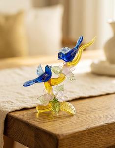 Figura de Colibrí Hecha a Mano en Vidrio Azul con Rama de Ámbar y Flores - Product Image 3