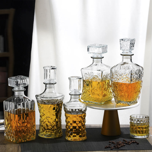 Bouteilles en verre carrées transparentes recyclables, best-sellers, fournies par l'usine, pour la vodka, la tequila, le whisky, le vin, en différentes tailles - Product Image 6