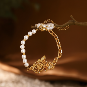 สร้อยข้อมือแฟชั่นดีไซน์กุหลาบ ประดับมุก  วัสดุสแตนเลสสตีล 316L ชุบทอง PVD - Product Image 3