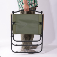 Chaise de camping pliable portable pour pique-nique en plein air, capacité de charge 150 kg, avec accoudoirs en bois massif, modèle Kermit.