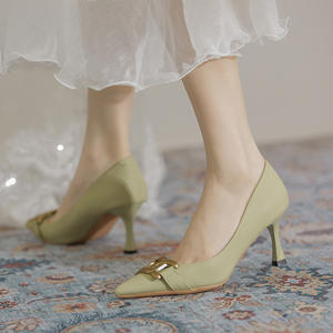 Zapatos Unisex de Tacón Bajo con Punta Puntiaguda, de Cuero Genuino, Diseño Calado, Estilo Moderno 2026, Cómodos y Resistentes al Agua - Product Image 4