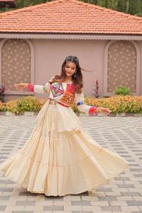 Lehenga Choli spécial Navratri avec travail Gamthi et dentelle miroir, avec dentelle Sikka, réversible, décontracté, toutes saisons - Product Image 4